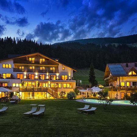 Helmhotel Innichen Exteriör bild