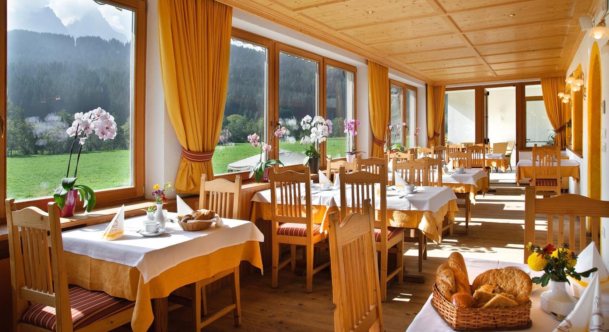 Helmhotel Innichen Exteriör bild