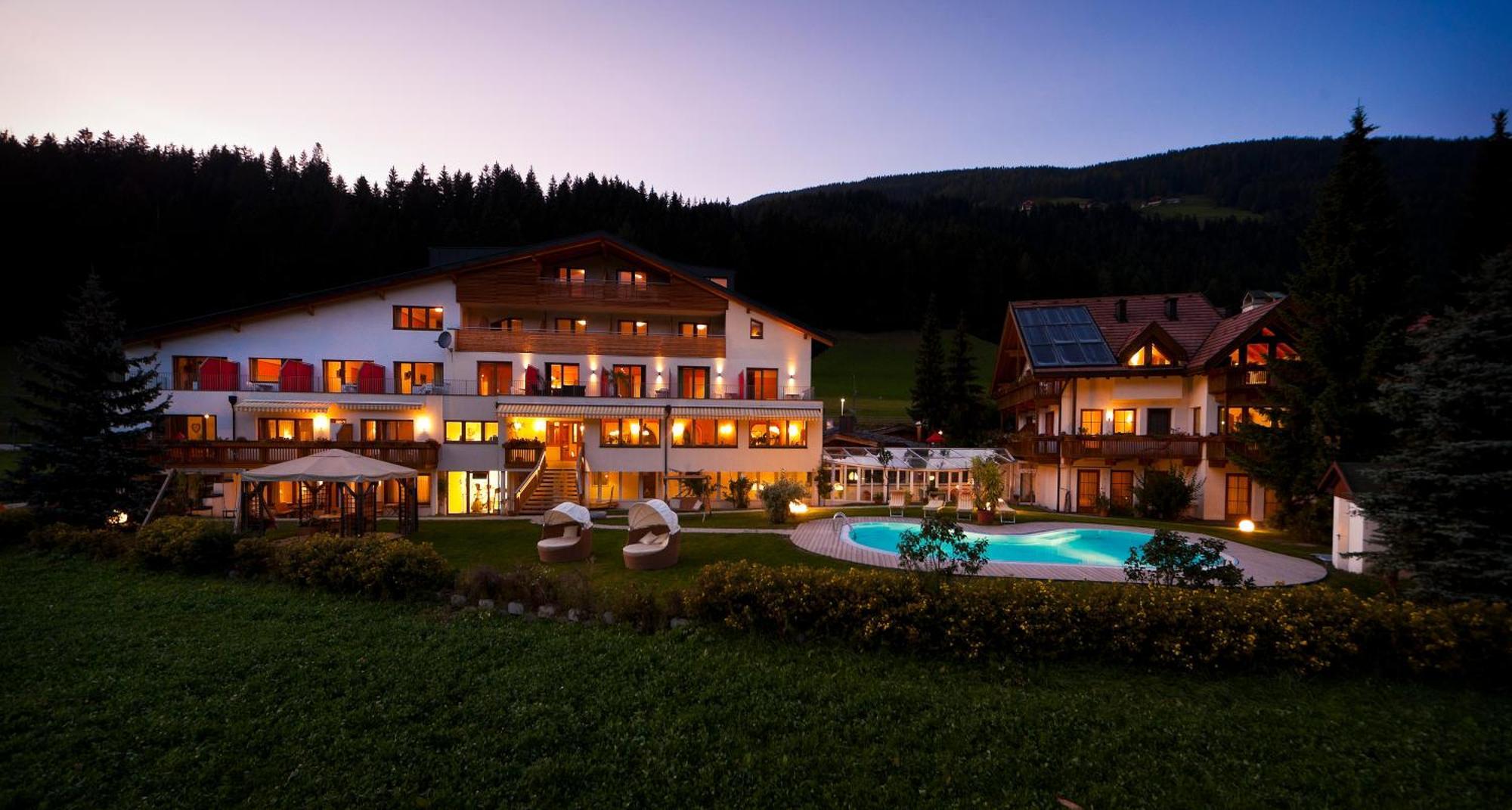 Helmhotel Innichen Exteriör bild