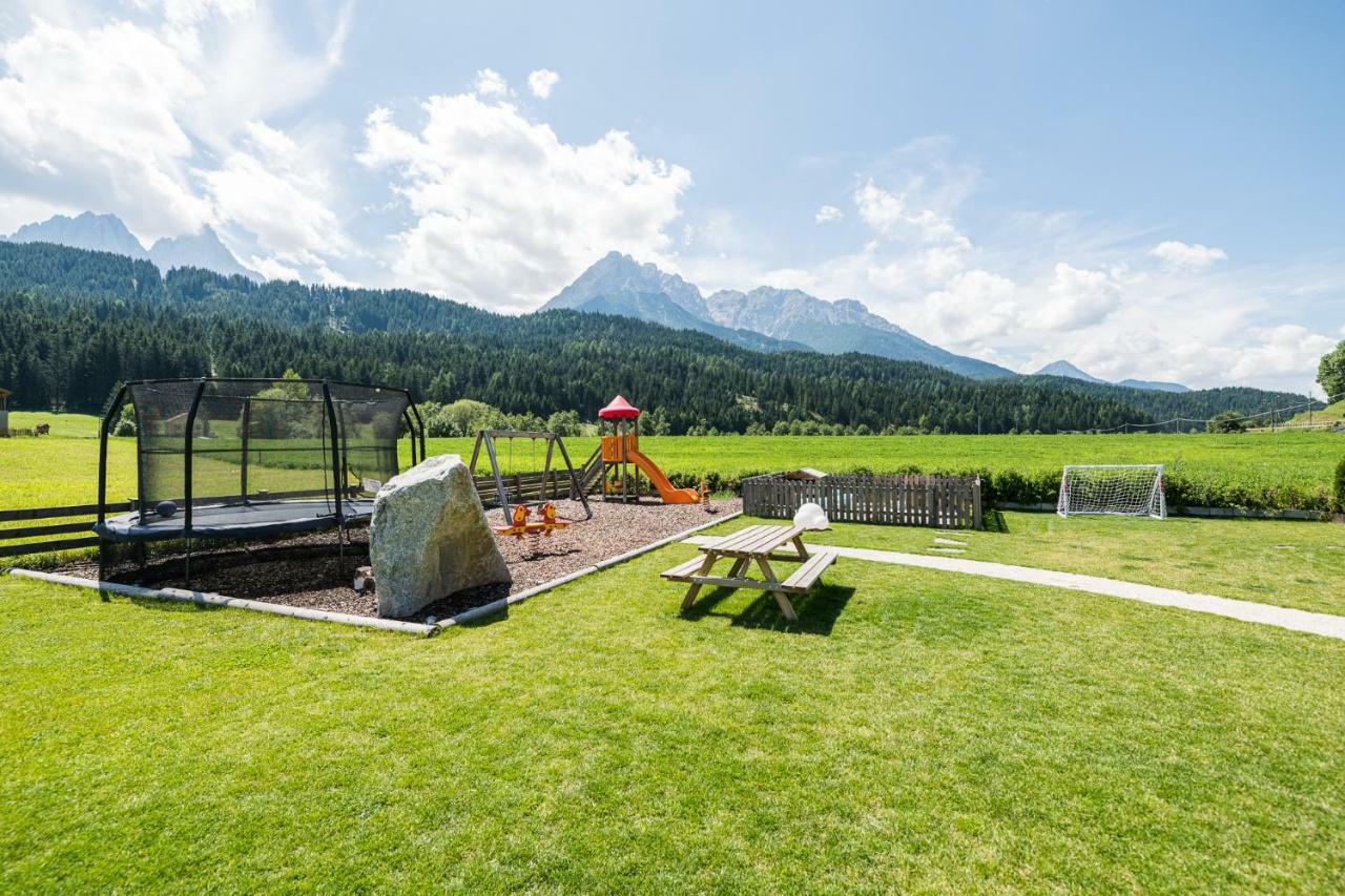 Helmhotel Innichen Exteriör bild