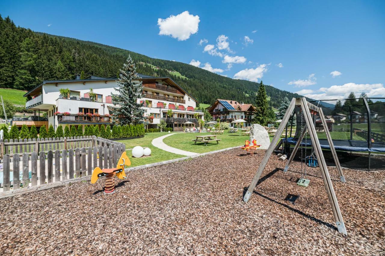 Helmhotel Innichen Exteriör bild